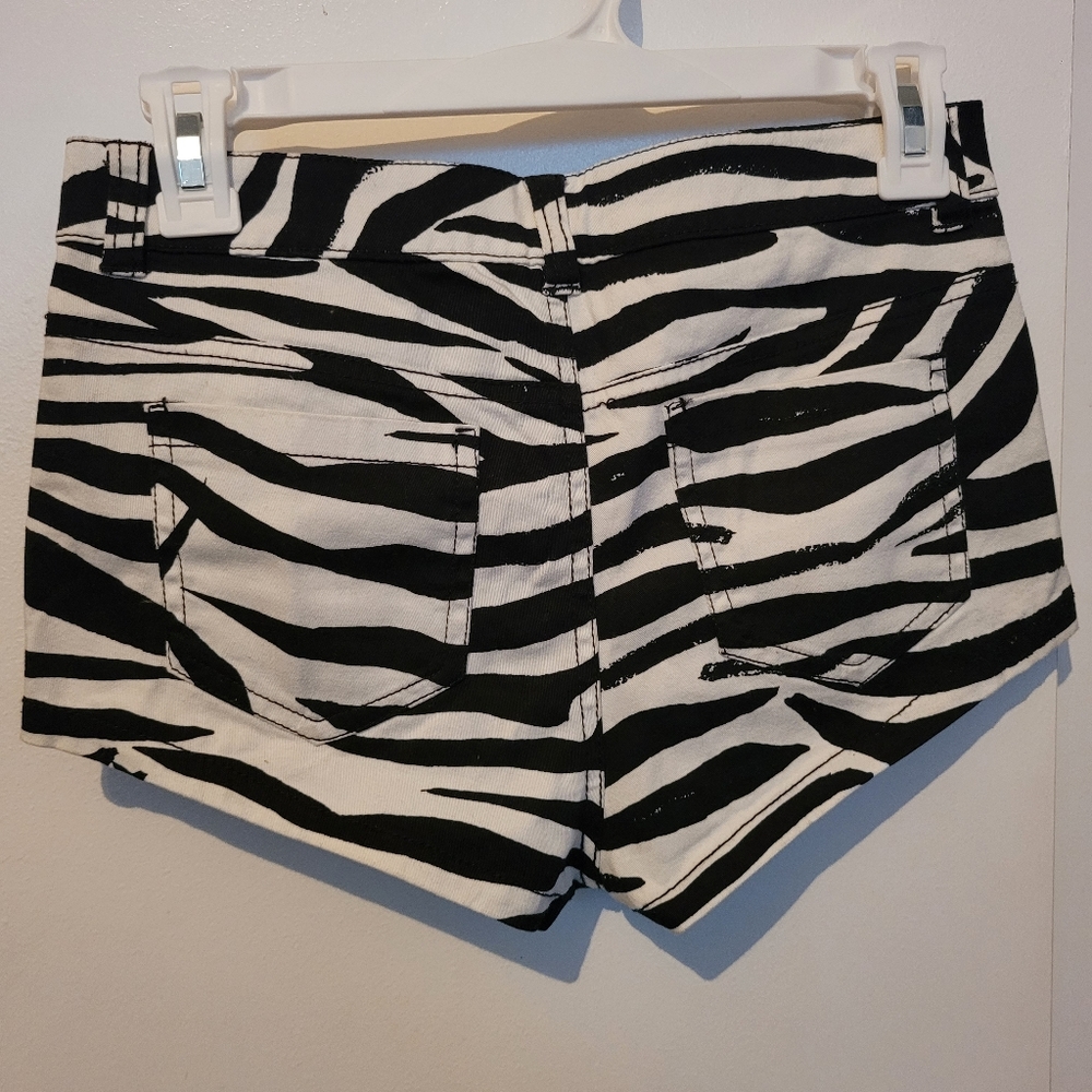 H&M Whie and Black Zebra print shorts - Picture 2 of 2